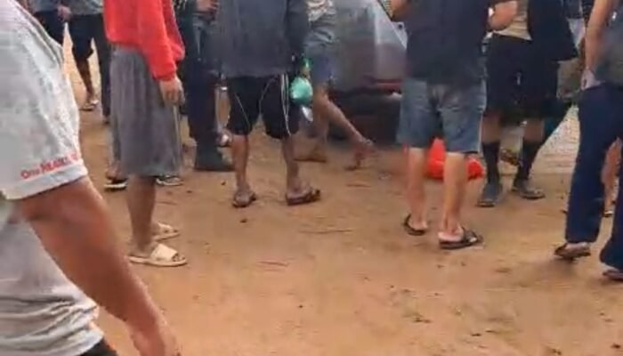 Dua Pria Diduga Satgas Dikerumuni Warga di Gudang PT PMM Air Anyir, Keributan Terekam Video